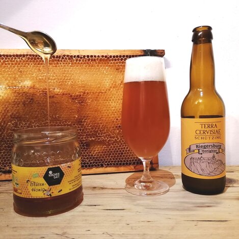 "Riegersburg" mit Honig aus der eigenen Imkerei | © Bio-Obsthof Kirchengast