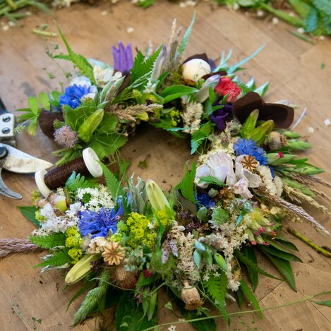 Blumenkranz selbstgemacht  | © Vom Hügel | Renate Trummer FOTOGENIA