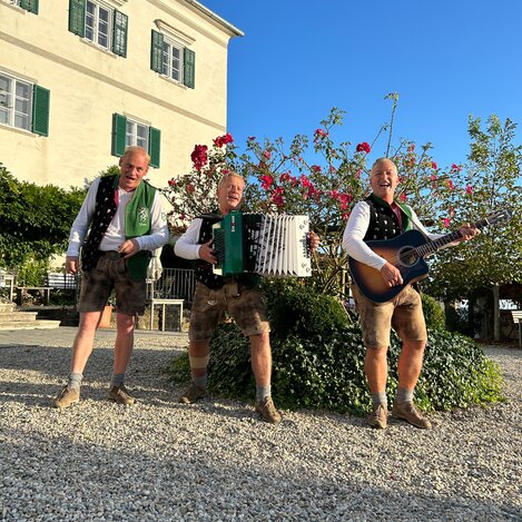 Die Edlseer zu Besuch auf Schloss Kapfenstein | © Die Edlseer