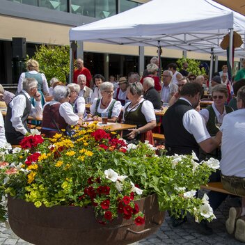 Frühshoppen vor dem Thermenresort Loipersdorf | © Thermen- & Vulkanland | Christian Thomaser