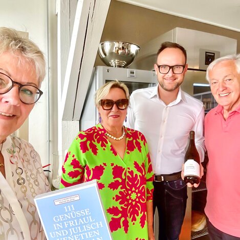 im Bild von links: Dr. Gisela Hopfmüller, KomR. Renate Remta-Grieshofer, Alex Polencic, Prof. Dr. Franz Hlavac | © Dr. Hopfmüller Gisela
