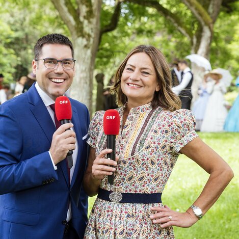 ORF-Beitrag zum Biedermeierfest 2024 in Bad Gleichenberg | © copyright Regine Schoettl | Regine Schoettl