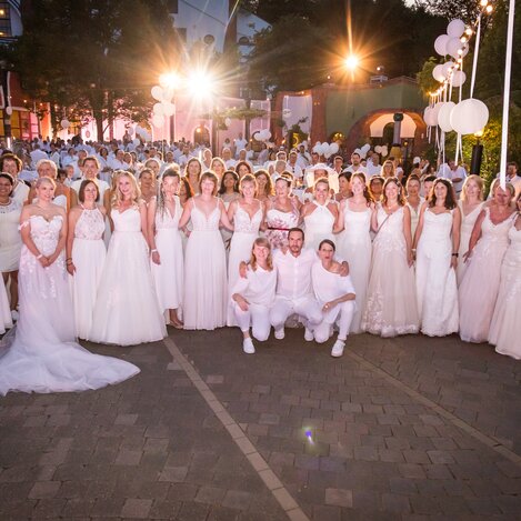 Über 100 Bräute haben Ihr Brautkleid nochmal ausgeführt | © Alexander Spitzer | AS Photography