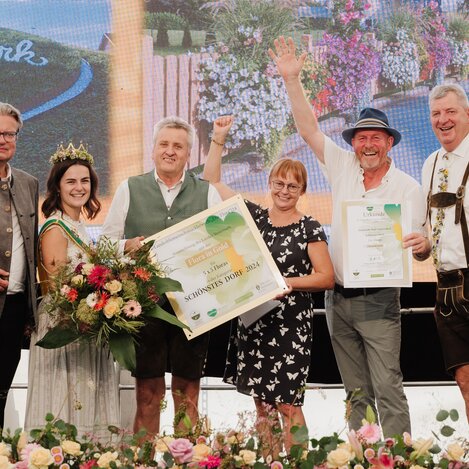 Flora in Gold | © Phil Lihotzky