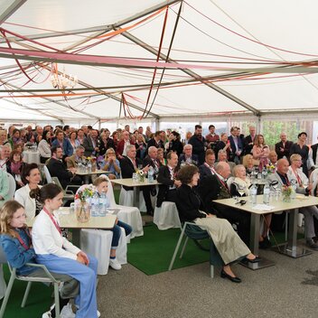 Über 300 Gäste aus Wirtschaft, Politik & Kulinarik | © Martin Orthofer