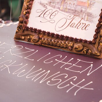 Geburtstagsgrüße vom Hotel Sacher in Wien | © Martin Orthofer