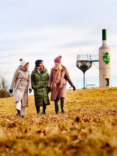 Winter hiking in mild temperatures | © Thermen- & Vulkanland | Michael Königshofer