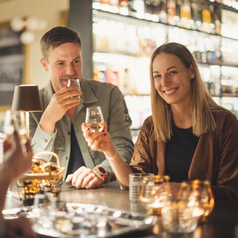 Tasting at David Gölles - House of Whiskey, Gin & Rum | © Thermen- & Vulkanland |  Bernhard Bergmann