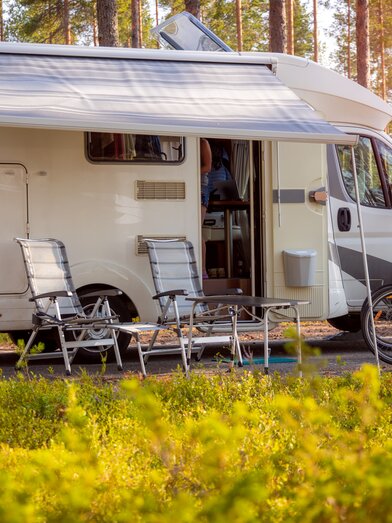 Family vacation travel RV, holiday trip in motorhome | © Andrey Armyagov
