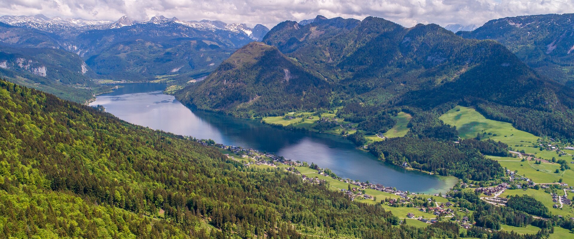 Grundlsee von oben im Sommer – Naturidylle im Ausseerland Salzkammergut | © TVB Ausseerland | ViennaPress / Andreas TISCHLER | © TVB Ausseerland