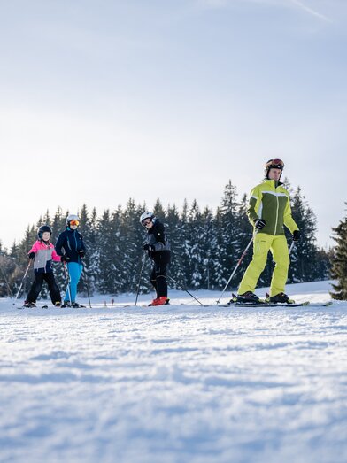 Vier Skifahrer im verschneiten Joglland | ©  Oststeiermark Tourismus | Joglland-Waldheimat, Klaus Ranger