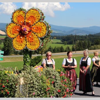 Blumenkorso 2023 am Pöllauberg in der Oststeiermark | ©  Oststeiermark Tourismus | Christine Schwetz