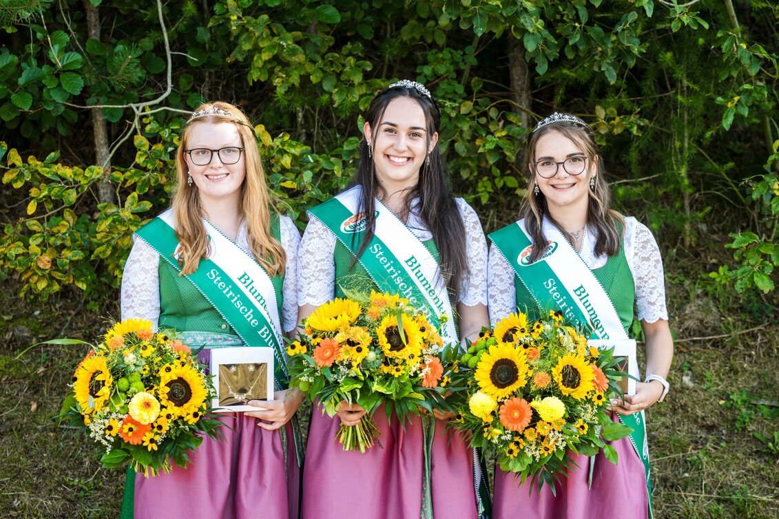 Blumenkönigin und Blumenprinzessinen 2023 | © TV Oststeiermark | Rene Strasser