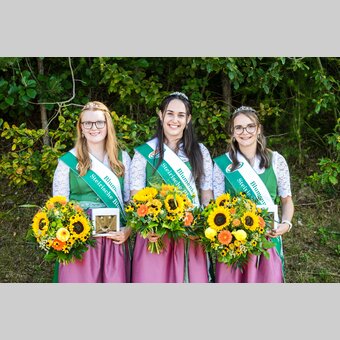 Blumenkönigin und Blumenprinzessinen 2023 | © TV Oststeiermark | Rene Strasser