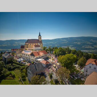 Blumenkorso Pöllauberg aus der Vogelperspektive | ©  Oststeiermark Tourismus | Rene Strasser