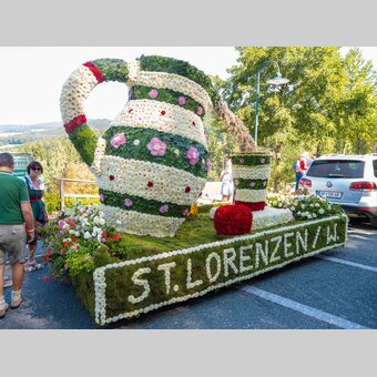 Blumenwagen der Gemeinde St. Lorenzen am Wechsel | ©  Oststeiermark Tourismus | Rene Strasser