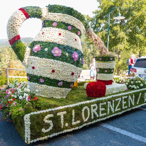Flower wagon of the municipality of St. Lorenzen am Wechsel | ©  Oststeiermark Tourismus | Rene Strasser