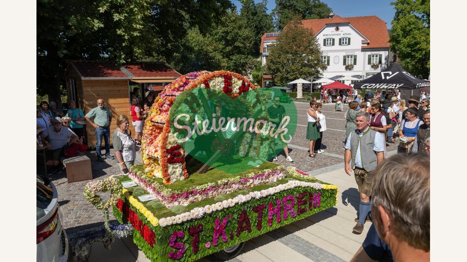 Blumenwagen der Gemeinde St. Kathrein am Offenegg | ©  Oststeiermark Tourismus | Rene Strasser
