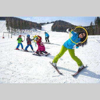Skifahren mit der ganzen Familie bei den Teichalmliften in der Oststeiermark | © TV Oststeiermark | Bernhard Bergmann