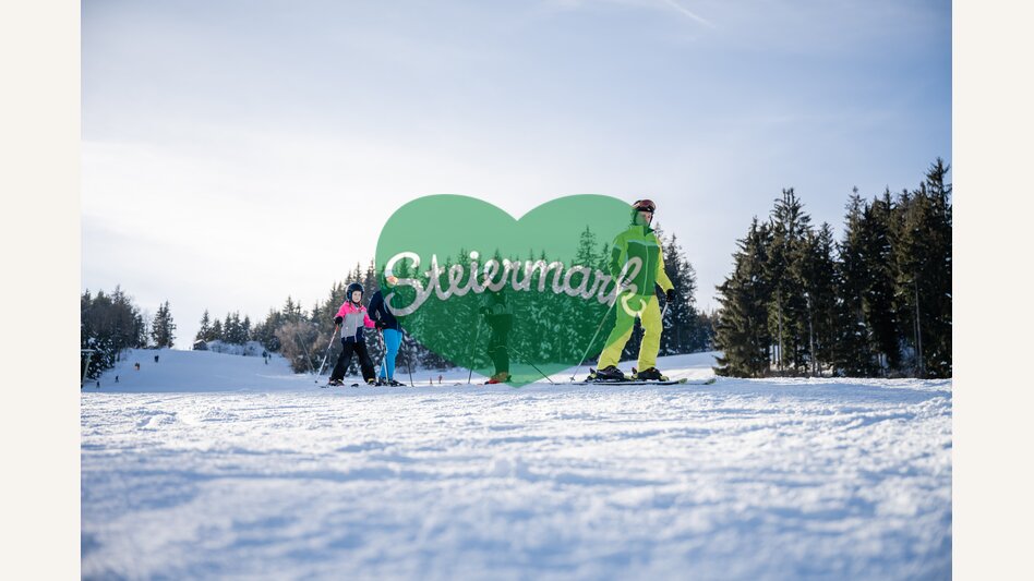 Vier Skifahrer im verschneiten Joglland | ©  Oststeiermark Tourismus | Joglland-Waldheimat, Klaus Ranger