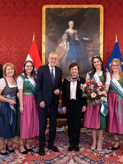 Blumengrüße in der Hofburg bei Bundespräsidenten Alexander Van der Bellen | © Land Steiermark | Peter Lechner HBF
