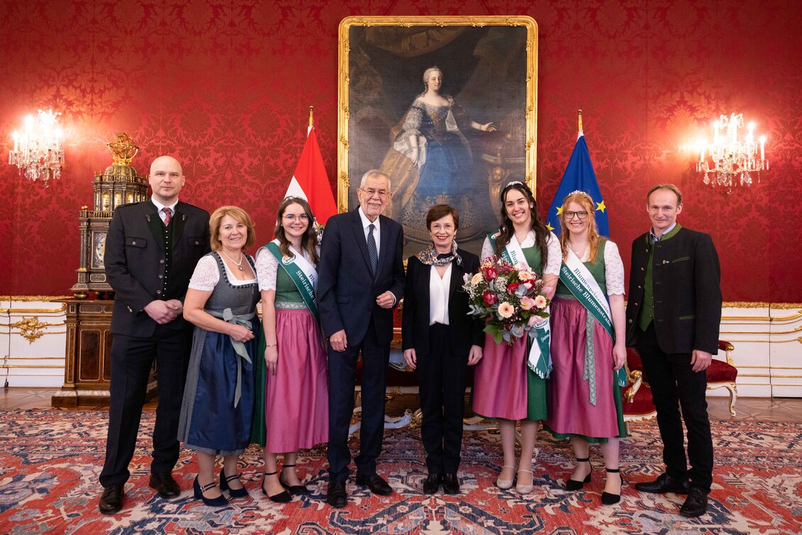 Blumengrüße in der Hofburg bei Bundespräsidenten Alexander Van der Bellen | © Land Steiermark | Peter Lechner HBF