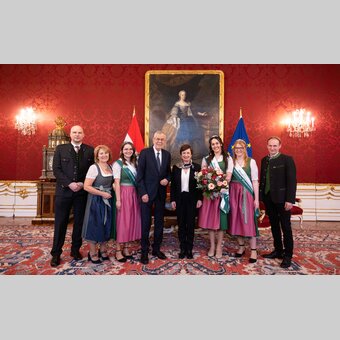 Blumengrüße in der Hofburg bei Bundespräsidenten Alexander Van der Bellen | © Land Steiermark | Peter Lechner HBF