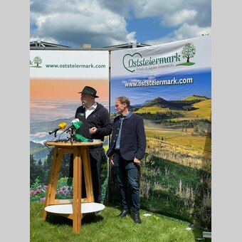 Geschäftsführer Stefan Schindler und Vorsitzender Oliver Felber bei der Pressekonferenz in Mixnitz | © Oststeiermark Tourismus
