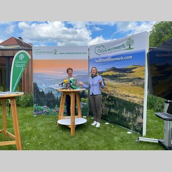 Silvia und Elisabeth von WEGES bei der Pressekonferenz in Mixnitz | © Oststeiermark Tourismus