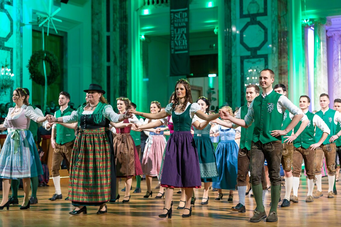 Aufführung beim Steirerball 2020 in Wien | ©  Oststeiermark Tourismus | Schedl