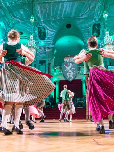 Tänzer in Tracht beim Steirerball 2020  | ©  Oststeiermark Tourismus | Schedl