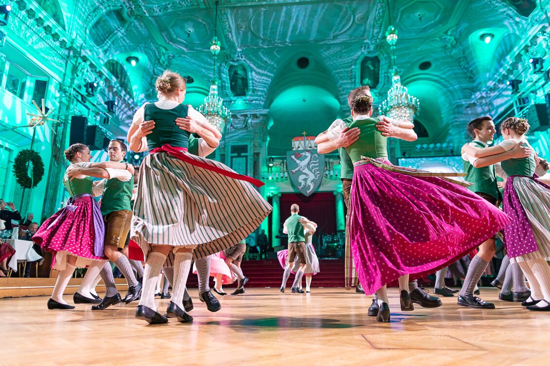 Tänzer in Tracht beim Steirerball 2020  | ©  Oststeiermark Tourismus | Schedl