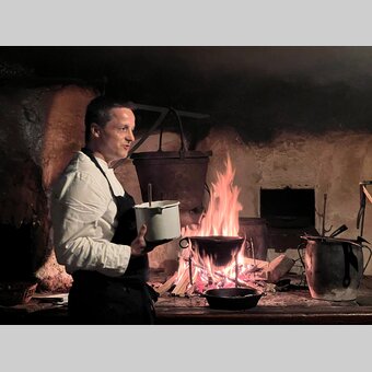 Häfennigl Zubereitung im Rauchstubenhaus in Anger | © Oststeiermark Tourismus