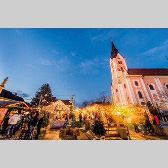 Beleuchteter Adventmarkt in Gleisdorf in der Oststeiermark | ©  Oststeiermark Tourismus | M. Begsteiger