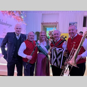 Die Stoakogler und Stefan Schindler am Steirerball | © 
Oststeiermark Tourismus