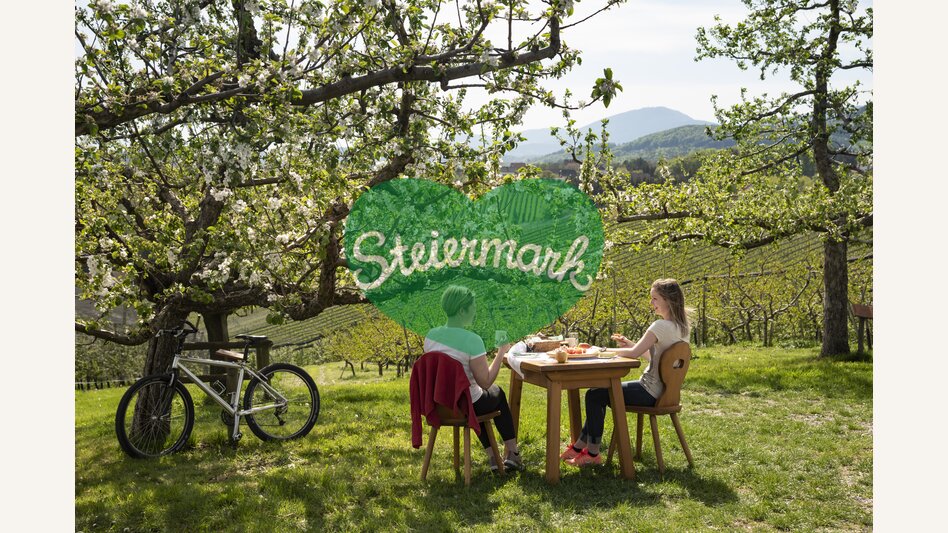 Kulinarischer Genuss zwischen blühenden Apfelgärten in der Oststeiermark | ©  Oststeiermark Tourismus | Bernhard Bergmann