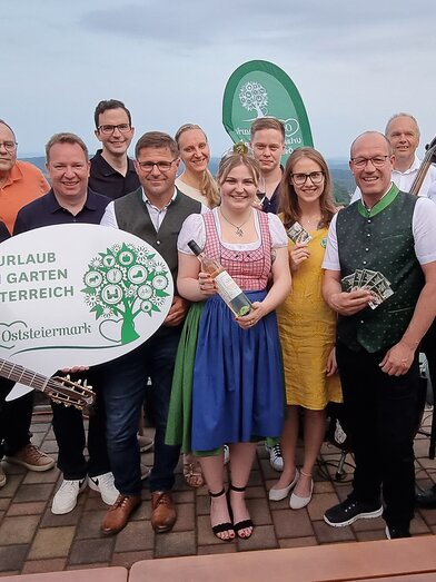 Gruppenfoto beim Pressevent zu Sommer im Garten Österreichs | © TV Oststeiermark | Nina Darnhofer