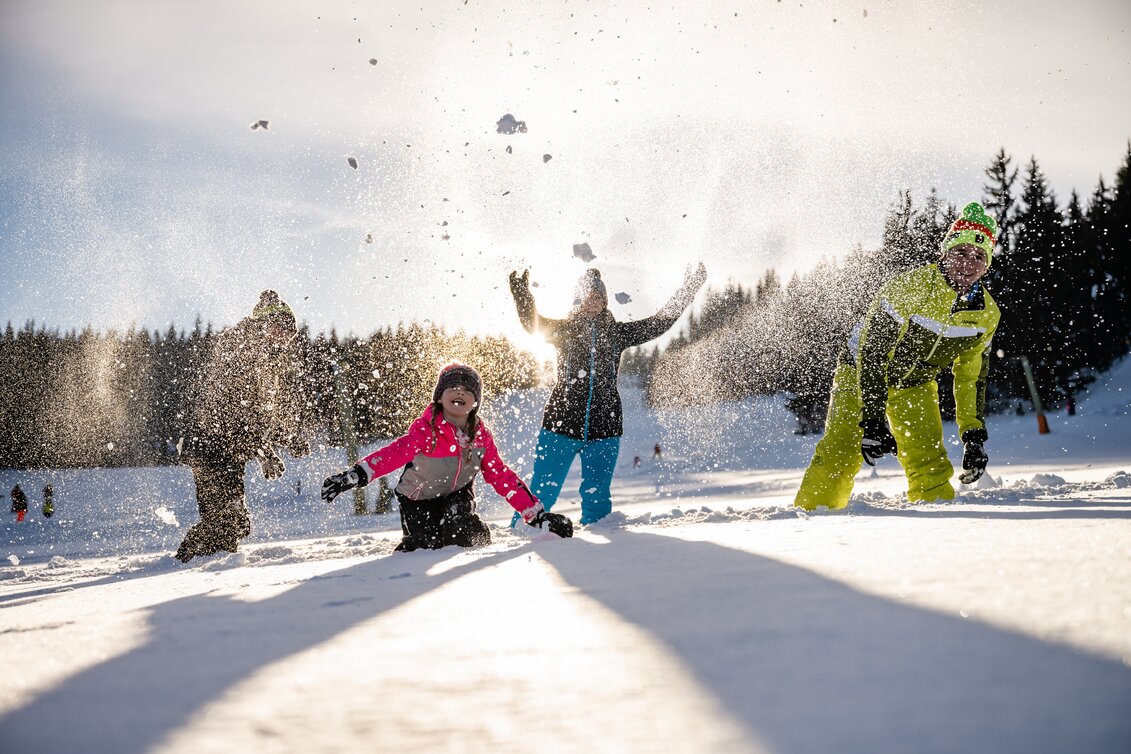 Familie bei herrlichen Winterbedingungen in der Oststeiermark | ©  Oststeiermark Tourismus | Klaus Ranger