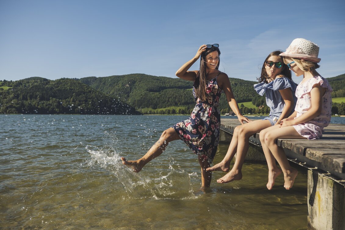 Familie am Steg beim Stubenbergsee in der Oststeiermark | ©  Oststeiermark Tourismus | Bernhard Bergmann