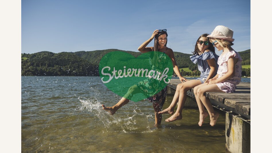 Familie am Steg beim Stubenbergsee in der Oststeiermark | ©  Oststeiermark Tourismus | Bernhard Bergmann