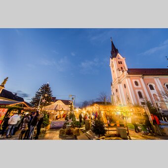 Adventmarkt am Hauptplatz von Gleisdorf | ©  Oststeiermark Tourismus | Begsteiger