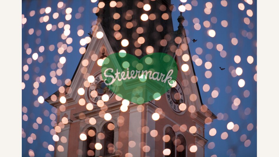 Verschneite Kirche Gleisdorf mit weihnachtlicher Beleuchtung | ©  Oststeiermark Tourismus | © Gernot Muhr/Stadtgem. Gleisdorf