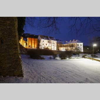 Beleuchtetes Schloss Hartberg im Winter | ©  Oststeiermark Tourismus | Bernhard Bergmann