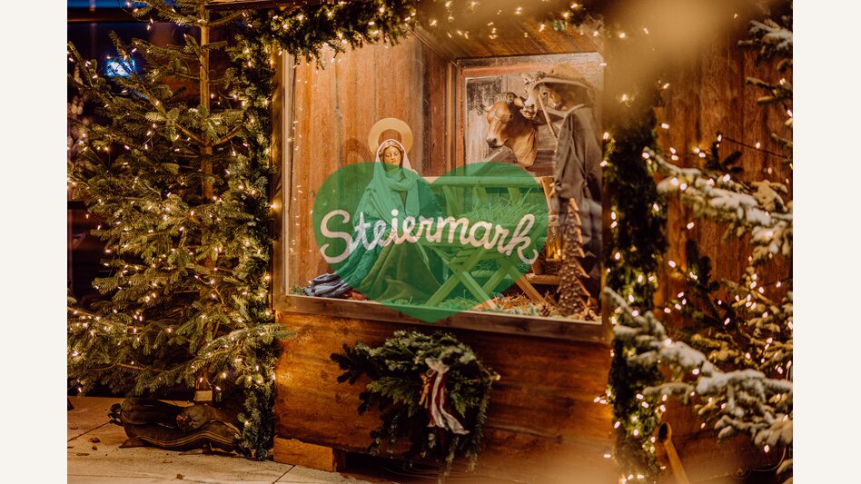 Beleuchtete Krippe auf dem Adventmarkt in Pinggau | ©  Oststeiermark Tourismus | Florian Luckerbauer