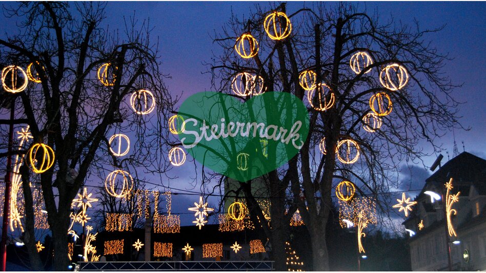 Weihnachtsbeleuchtung auf Bäumen in Weiz | ©  Oststeiermark Tourismus | Stadtmarketing Weiz