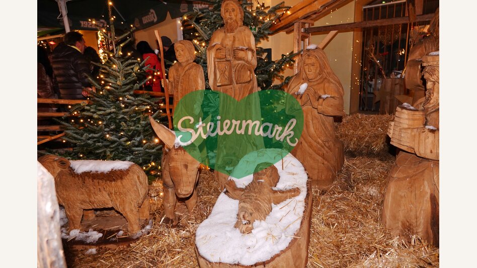 Holzkrippe am Christkindlmarkt in Weiz am Abend | ©  Oststeiermark Tourismus | Heran