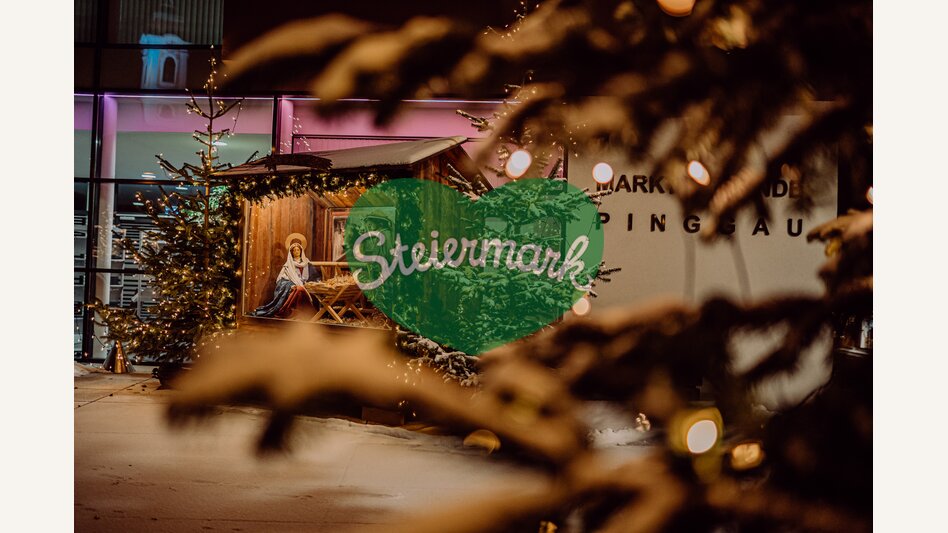 Beleuchtete Krippe auf dem Adventmarkt in Pinggau | © Oststeiermark Tourismus | Florian Luckerbauer