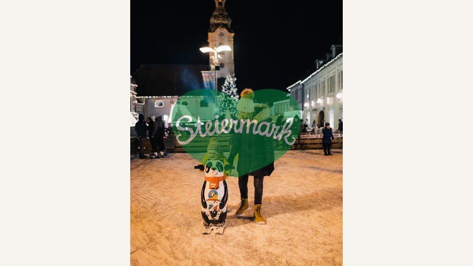 Eislaufen am Hartberger Hauptplatz | © Oststeiermark Tourismus | CM Visuals