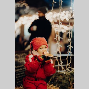 Waffelgenuss am Adventmarkt Gleisdorf | © Oststeiermark Tourismus | tinaszabophotography