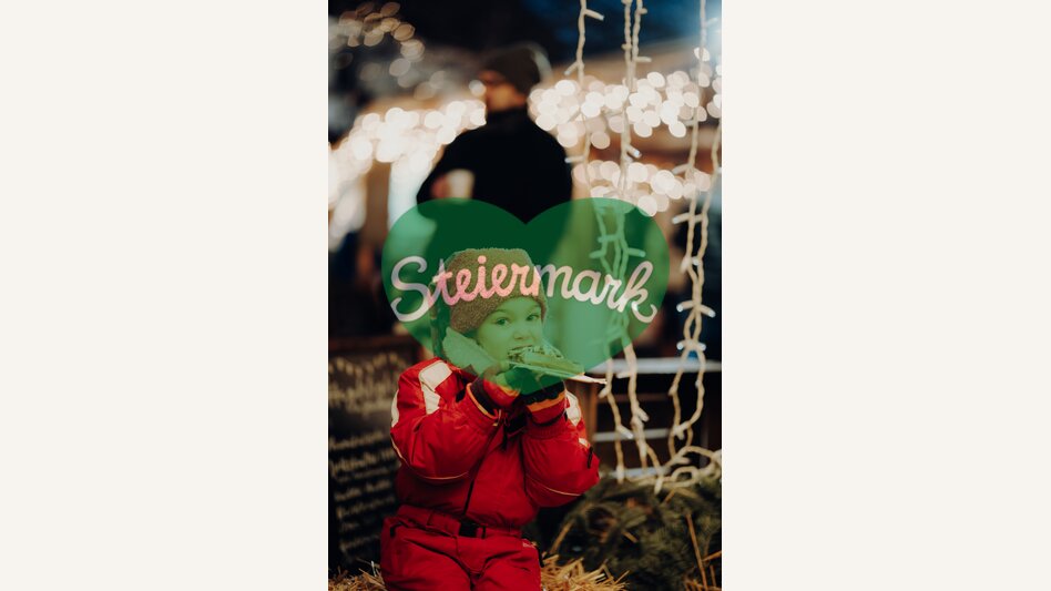 Waffelgenuss am Adventmarkt Gleisdorf | © Oststeiermark Tourismus | tinaszabophotography